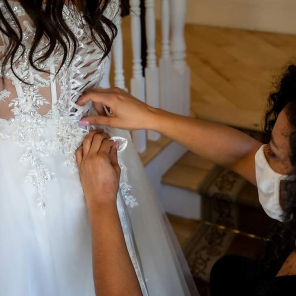 Wedding dress - Picture 2 of 3